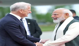 नॉर्वे पहुंचे प्रधानमंत्री मोदी : हवाई अड्डे पर पीएम स्टोरे ने किया स्वागत, द्विपक्षीय बैठकों में लेंगे हिस्सा