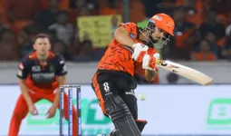 आईपीएल 2026 : अभिषेक-ईशान और क्लासेन ने जड़ा अर्धशतक, हैदराबाद ने  बेंगलुरु को दिया 256 रनों का लक्ष्य
