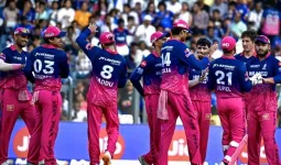 IPL 2026 : राजस्थान रॉयल्स ने कटाया प्लेऑफ का टिकट, मुंबई इंडियन्स को  30 रनों से हराया