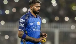  मैदान पर नहीं रोक पाए गुस्सा...KKR से हार के बाद कप्तान हार्दिक पंड्या को एक और बड़ा झटका, गिल्लियां गिराने पर मिली सजा 