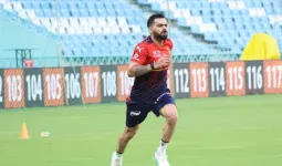  लखनऊ में महासंग्राम ..... कोहली पर सभी की निगाहें, RCB की लाल जर्सी से सराबोर होगा इकाना स्टेडियम