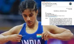 पहलवान विनेश फोगाट को लगा बड़ा झटका : WFI ने भेजा कारण बताओ नोटिस, नेशनल कुश्ती में शामिल होने पर रोक