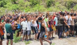 Tehri News: 1866 से चली आ रही ऐतिहासिक मौण मेला परंपरा का भव्य आयोजन, अगलाड़ नदी में उमड़ी हजारों श्रद्धालुओं की आस्था