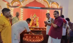 Barabanki News : प्राण प्रतिष्ठा महोत्सव के पांचवें दिन श्रद्धालुओं ने जलाए दीप, भजनों पर देर रात तक झूमे श्रद्धालु