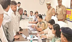 अयोध्या समाधान दिवस : डीएम ने सोहावल में सुनीं जनसमस्याएं, अधिकारियों व कर्मचारियों का रोका वेतन, लेखपाल निलंबित