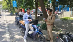 खबर का असर: RTO ने अपनी 'वॉल पेंटिंग' में फूंकी जान, 35 से ज्यादा वाहनों के चालान