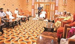 Ayodhya News : राम मंदिर के धार्मिक आयोजनों की जिम्मेदारी अब संतों के हाथ, ट्रस्ट की बैठक में गोविंद देव गिरी की अध्यक्षता में बनाई गई समिति