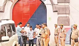 राम मंदिर चढ़ावा चोरी कांड : रमाशंकर के घर से मिला बैग, रुपये और अहम कागजात होने की आशंका; 14 घंटे तक चली पूछताछ