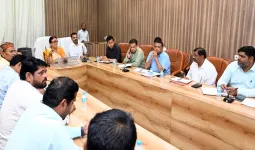 Kanpur News: कानपुर नगर निगम बैठक में गूंजी सफाई, जलभराव और स्ट्रीट लाइट की समस्याएं, महापौर ने अधिकारियों को लगाई फटकार