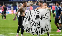 FIFA World Cup 2026: जीत के जश्न में अर्जेंटीना की बड़ी चूक! एक बैनर दिखाने पर FIFA की कार्रवाई का खतरा