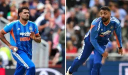 Team India में दो बड़े बदलाव... दो मैचों में हार के बाद हर्षित राणा और वरुण चक्रवर्ती का रिप्लेसमेंट, BCCI ने किया ऐलान