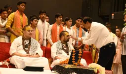 लखनऊ :  लक्ष्मण नगरी में दिखा वृन्दावन सा उल्लास, चित्र-विचित्र की भजन संध्या में झूमे श्रद्धालु