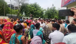पूर्व मंत्री के बेटे पर जमीन कब्जाने और जान से मारने की धमकी के आरोप,थाने पर प्रदर्शन 