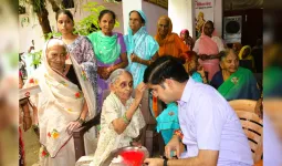 Moradabad News : वृद्धाश्रम पहुंचे डीएम, आवासित महिलाओं से बंधवाई राखी