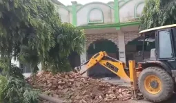 मुजफ्फरनगर में बड़ी कार्रवाई : धर्म परिवर्तन के मामले अवैध घोषित किए गए मदरसे पर गरजा बुलडोजर, जानें मामला