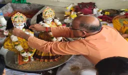 Chamoli News : चमोली पुलिस लाइन मंदिर में गूंजे वैदिक मंत्र, श्री राधा-कृष्ण की नवीन मूर्तियों की हुई प्राण प्रतिष्ठा