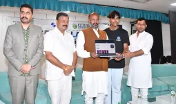 Shahjahanpur News : शाहजहांपुर के ध्रुव की डिजिटल उड़ान, ‘इनवीजिया एक्स’ किया लॉन्च