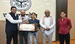 श्रीलंका में चमकी कानपुर की बेटी प्रियांशी : 4 मैच में 6 विकेट लेकर भारत को दिलाया टी-20 डेफ सीरीज का खिताब, डीएम ने किया सम्मानित