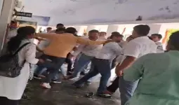 तिरंगा यात्रा के दौरान पीजी कॉलेज में मारपीट, जमकर चले लात-घूंसे, वीडियो वायरल