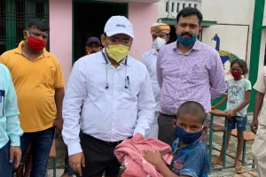 अयोध्या: परिषदीय विद्यालयों में पाठ्य पुस्तक व ड्रेस वितरण शुरू