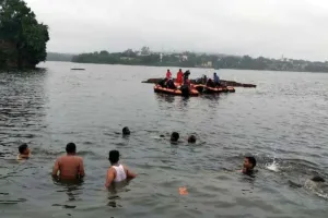 बिहार: गोपालगंज में नाव पलटने से 6 बच्चों सहित 9 की मौत