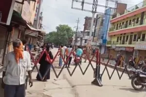 बरेली: चौपुला चौराहे से बिहारीपुर की तरफ जा रही सड़क पुलिस ने की बंद