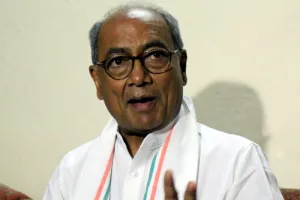 मोहन भागवत स्वयंसेवकों से शिवराज व मंत्रियों की गुप्त रिपोर्ट लें: दिग्विजय