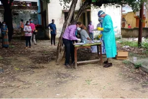 बरेली: जगतपुर पीएचसी में बदहाली के बीच हो रही कोरोना जांच