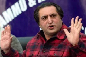 जेकेपीसी प्रमुख सज्जाद लोन एक साल बाद नजरबंदी से रिहा