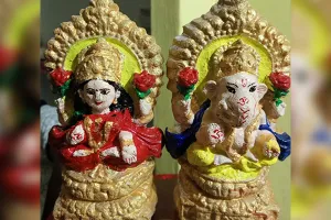 गाय के गोबर से बन रहे गौरी-गणेश, पर्यावरण संरक्षण का संदेश