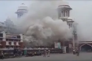 लखनऊ: चारबाग स्टेशन पर एटीएम में लगी आग