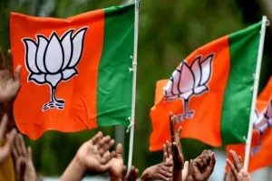 बीजेपी बोलीं- दिल्ली दंगों की किसने की फंडिंग, ED की जांच में फंसे ताहिर के खाते खोलेंगे राज