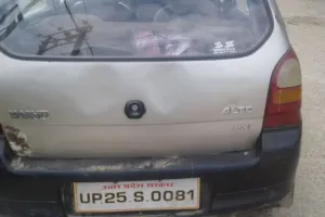 बरेली: उत्तर प्रदेश सरकार लिखी गाड़ियों से धड़ल्ले से सप्लाई हो रही यूनिफार्म