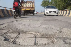 बरेली: ये ओवरिब्रज हैं खतरनाक, इनसे निकलना है जोखिम भरा