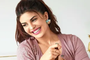 अभिनेत्री जैकलीन फर्नांडिस की पहल, महाराष्ट्र के 2 गांवों की करेंगी मदद