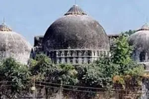 विवादित ढांचा गिराए जाने के बदले मिली जमीन पर मेड़ बनाने का काम शुरू