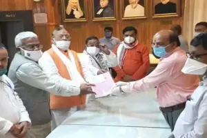 भाजपा प्रत्याशी सैय्यद जफर इस्लाम का नामांकन पत्र दाखिल