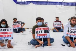जेईई और नीट परीक्षा के विरोध में एनएसयूआई ने शुरू की भूख हड़ताल