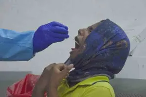 उप्र: टारगेट पूरा करने के लिए डॉक्टर ने 15 बार दिया अपना ही नमूना