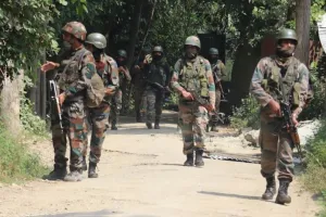 जम्मू-कश्मीर: सेना ने एलओसी के पास कई ठिकानों का भंडाफोड़ किया