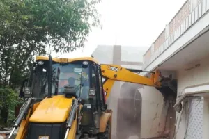 प्रयागराज: पूर्व सांसद अतीक अहमद का आवास पीडीए ने जमींदोज किया