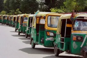 लखनऊ: ऑटो में दो किलोमीटर का देना पड़ सकता है 25 रुपये किराया