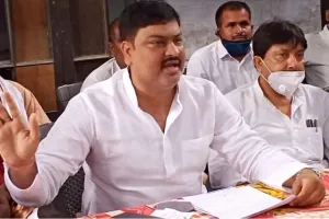 आबादी से दूर बनाएं श्रीराम एयरपोर्ट, नहीं तो दें वाजिब मुआवजा: पवन पांडेय