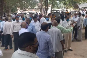 अयोध्या: लेखपालों ने फरियादी भाजपा नेता को पीटा