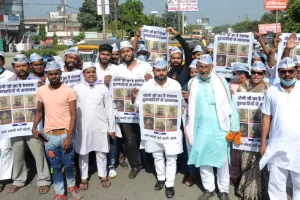 बरेली: हाथरस की बेटी के साथ हैवानियत पर आंखें नम, आरोपियों को फांसी दिलाने की मांग