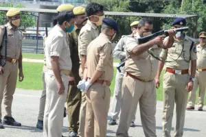 बरेली: पुलिस लाइन में चलीं गोलियां, दंगाइयों को खदेड़ा
