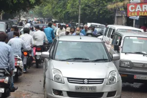 बरेली: अतिक्रमण व अवैध कब्जों से सड़क पर चलना मुश्किल