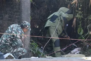 जम्मू-कश्मीर में लश्कर के 3 आतंकी गिरफ्तार, पाकिस्तानी ड्रोन से भेजे गए हथियार बरामद