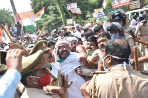 लखनऊ: कृषि कानून के खिलाफ कांग्रेस का प्रदर्शन, लल्लू समेत सैकड़ों कार्यकर्ता हिरासत में