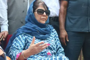 महबूबा पर सुप्रीम कोर्ट ने केंद्र से पूछा, कब से और किस आधार पर हिरासत में हैं?